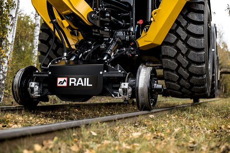 MEqOfficial's tweet photo. Faster and more stable. The new version of @Huddig 1260D RAIL now has #hydraulically driven railway wheels. https://t.co/XTgPPNbX9H https://t.co/tDCaWB1biu