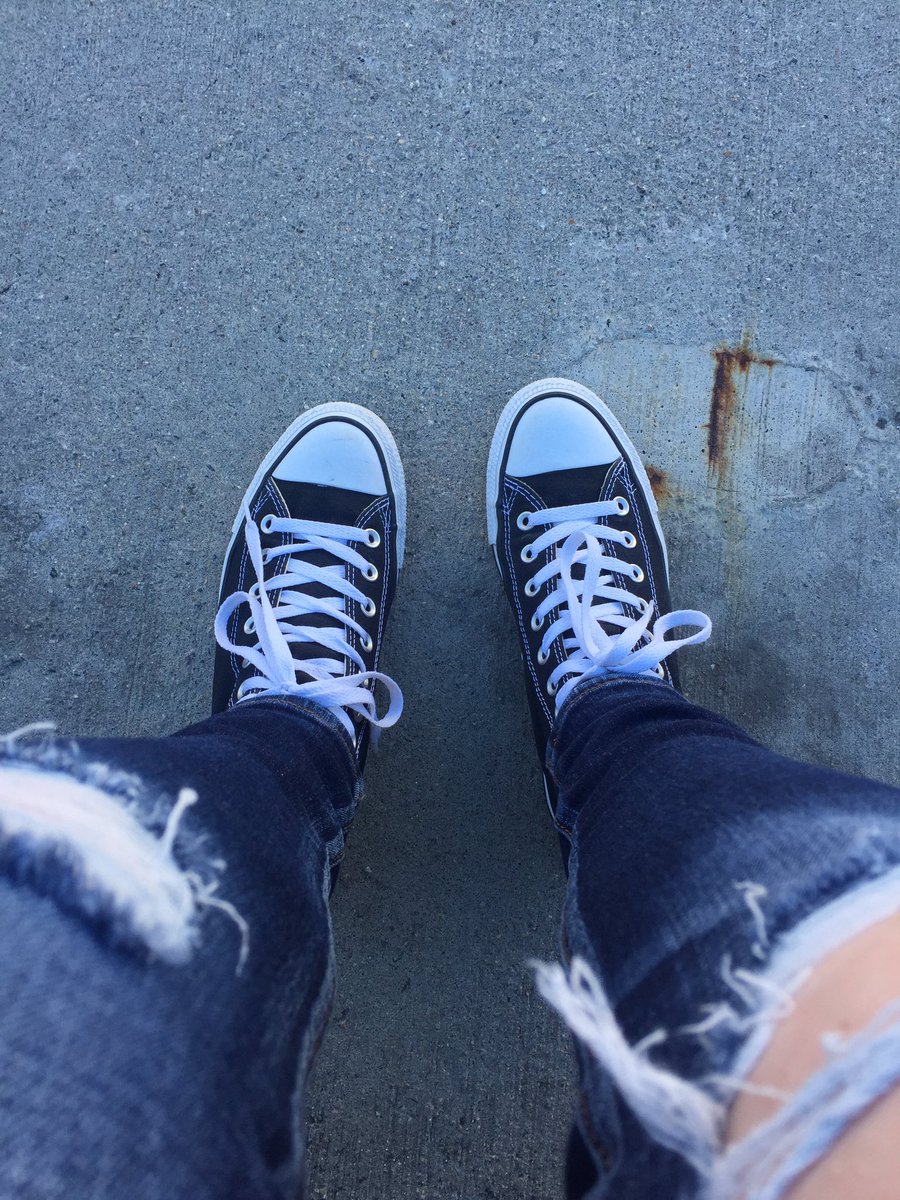 MooreRachel1818's tweet photo. Waiting for the train with my new chucks #conversefetish #paypigswanted https://t.co/wwpTKYRE41