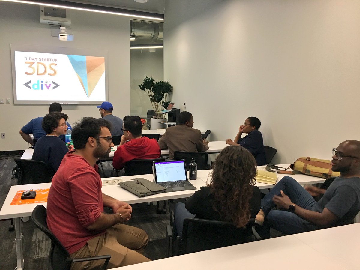 3DayStartup's tweet photo. #3DSDivInc participants started to get to know each other at last nights bootcamp before the program kicks off tomorrow evening! https://t.co/NWAiihQeql
