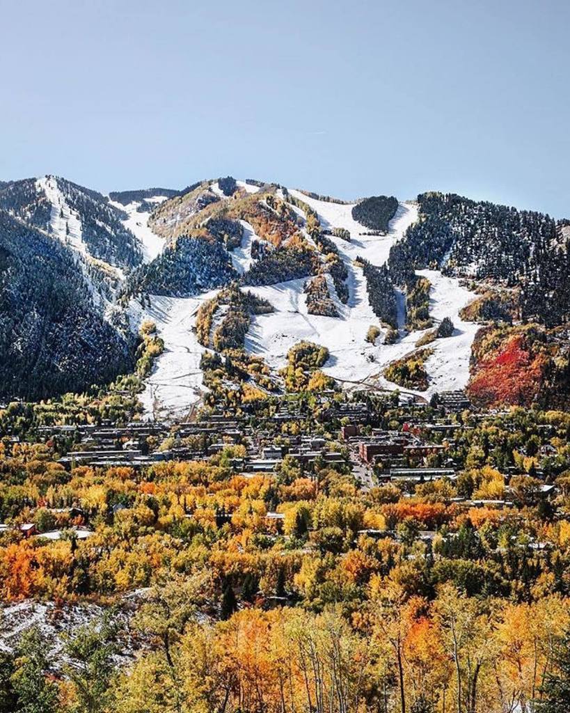 TheLittleNell's tweet photo. #Repost @nomadicfare: Aspen might be my new favorite place for catching fall 🍂🍁 I was out there attending and speaking at #TheMeeting13 wit… https://t.co/tCYhlnmi1e