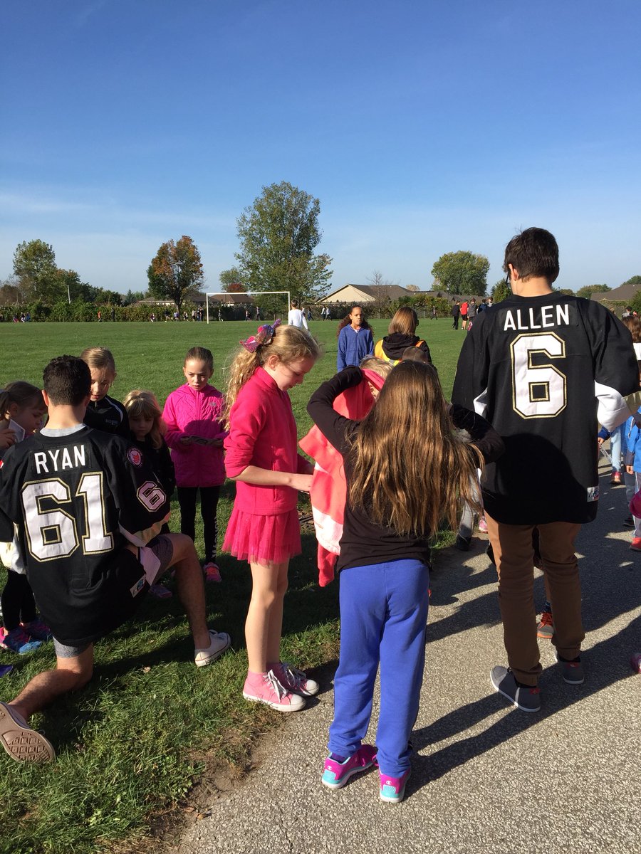 LPSStormWatch's tweet photo. Poor Vipers can’t even walk BC they r so loved at our annual walkathon! @lasallevipers #LPSrocks&amp;walks @gecdsb https://t.co/3nTayAzAc9