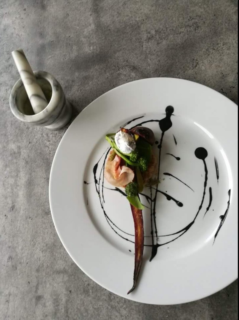 artofmyfood's tweet photo. Smoke duck on toast #artofmyfood #thedaily #chefsmadness #thewaywecook #kitchen_madness https://t.co/wDXyOp9dfN