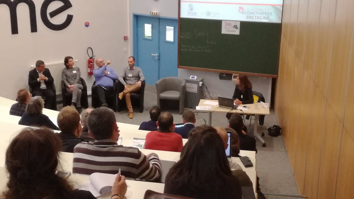 EcoEnt_Bzh's tweet image. Beaucoup d'intérêt et de questions sur le projet eco-innovant présenté par l'architecte #PatriceLiard et @AlhyangeBzhSud #EcoactBzh