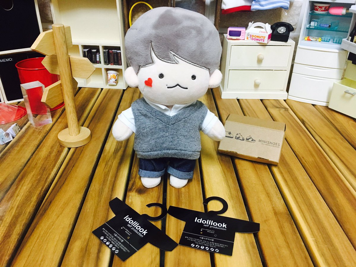 oisland_'s tweet photo. 👀아이돌룩👀

팔로우+RT이벤트🌰💕

RT+팔로우❤️한분❤️추첨하여 아이돌룩에서 미판매중인 아래 1세트 보내드립니다! 😎 #rt_이벤트 

RT기간 : 17.10.19~17.10.20

홈페이지 ▶️ https://t.co/960Z8xSl3P https://t.co/0Z4Gl70yhF