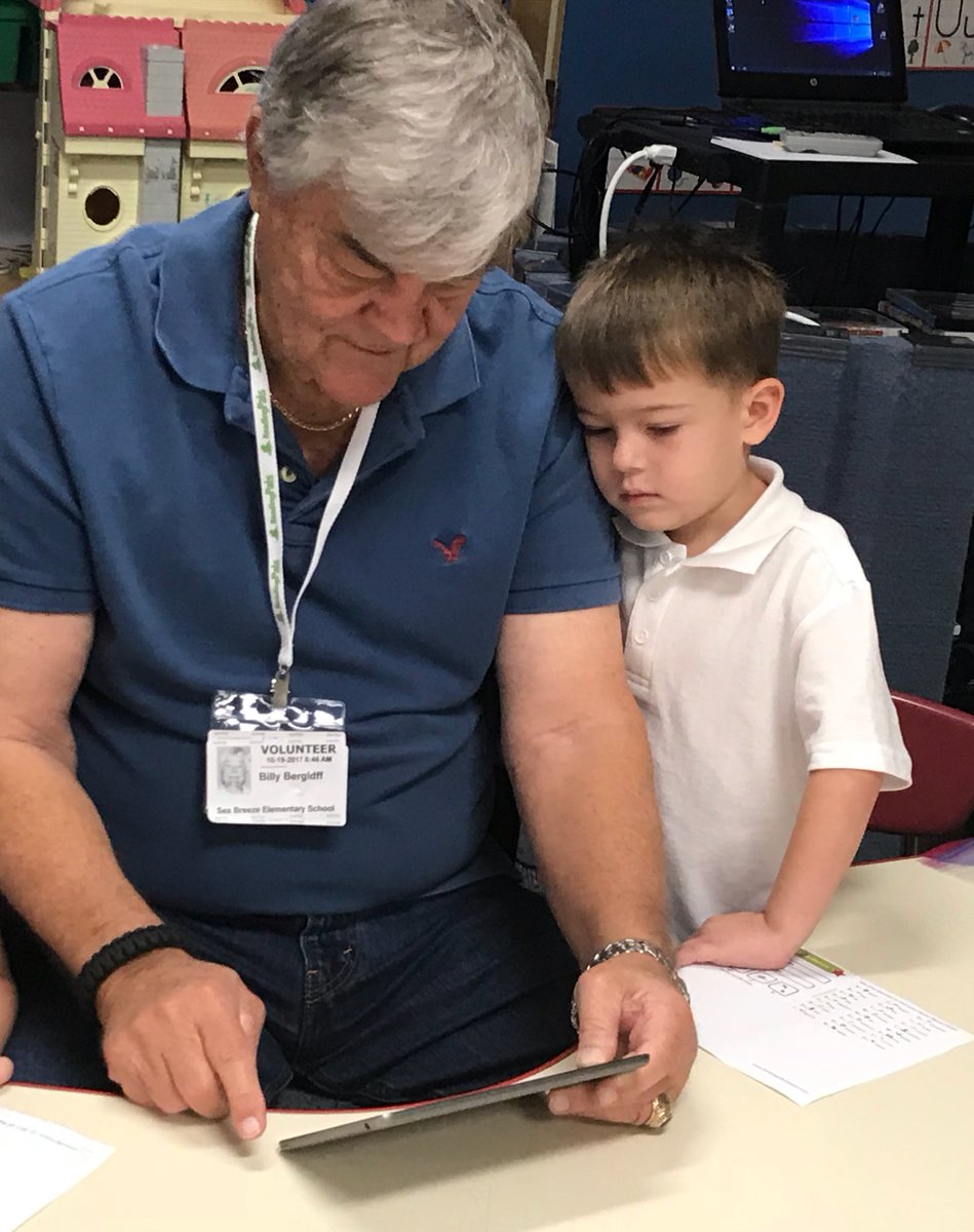 CRDimpact's tweet photo. @Manateeschools students completely invested in reading thanks to @UWSuncoast Manatee ReadingPals building love for literacy @SuncoastCGLR https://t.co/fBBqQXucDa