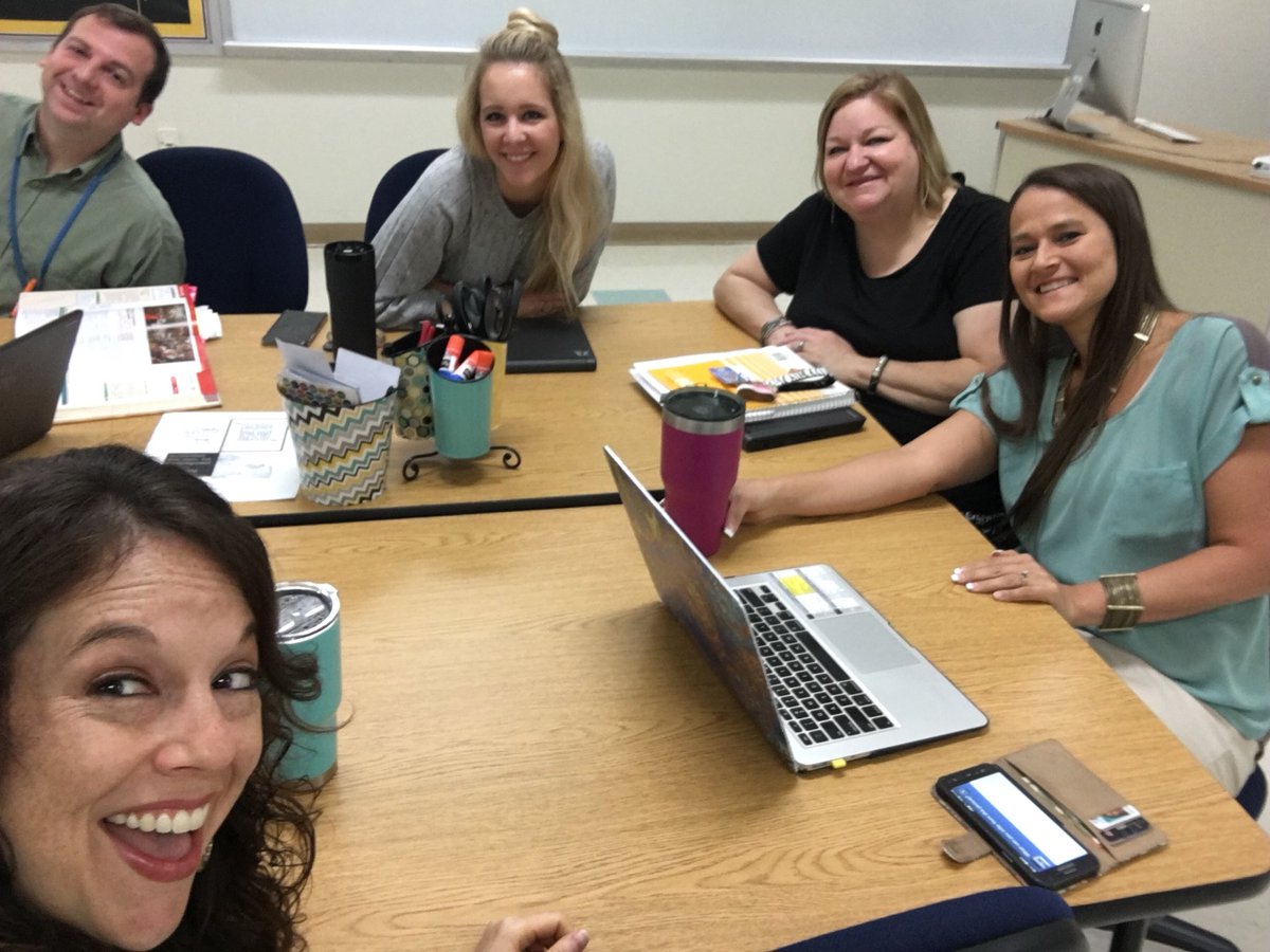 LoJoOnTheGo's tweet photo. I ❤️ my 7th grade reading team! @VMSVikings @sknighttech @leonmexico1970 #beaviking https://t.co/9JBXNFta5z