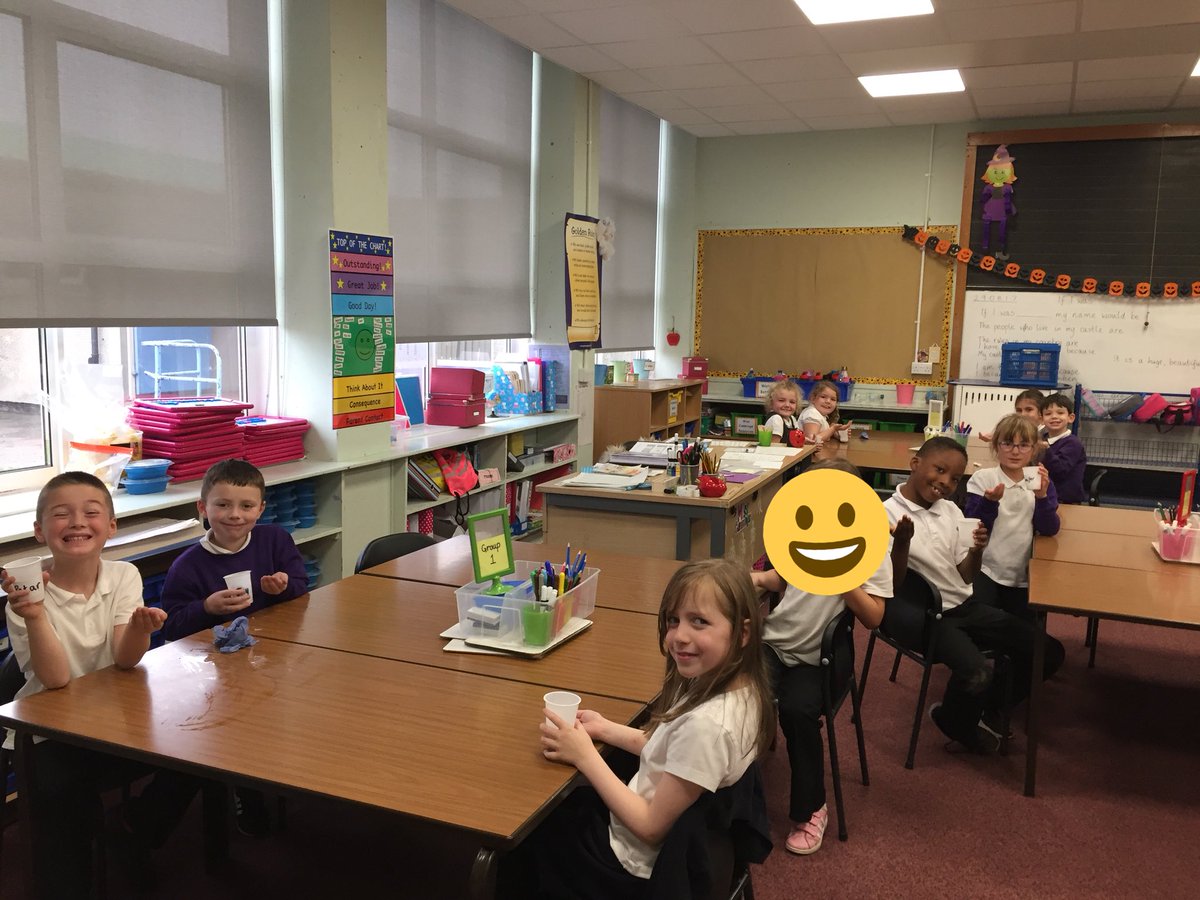 MrsSwanBX's tweet photo. We were super excited to plant our cress seeds today 🌱 #partsofplants https://t.co/nJ1T0RktXJ