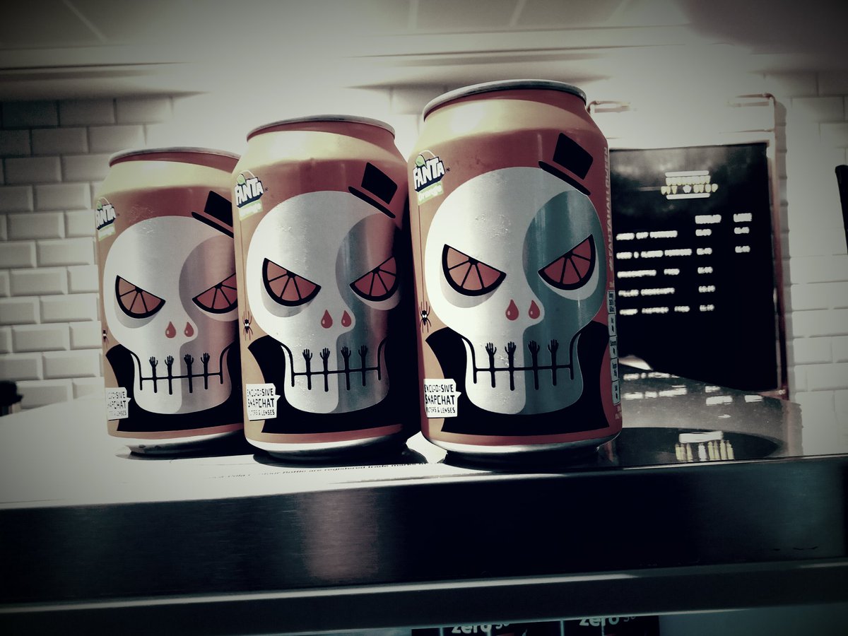 kellycuschieri's tweet photo. Never too early #halloween #hammersmith #Pumpkinbuffet @gwbramwell @EdWalker18 @Garage184SBR #spookyfilter https://t.co/uo67VqsQeW