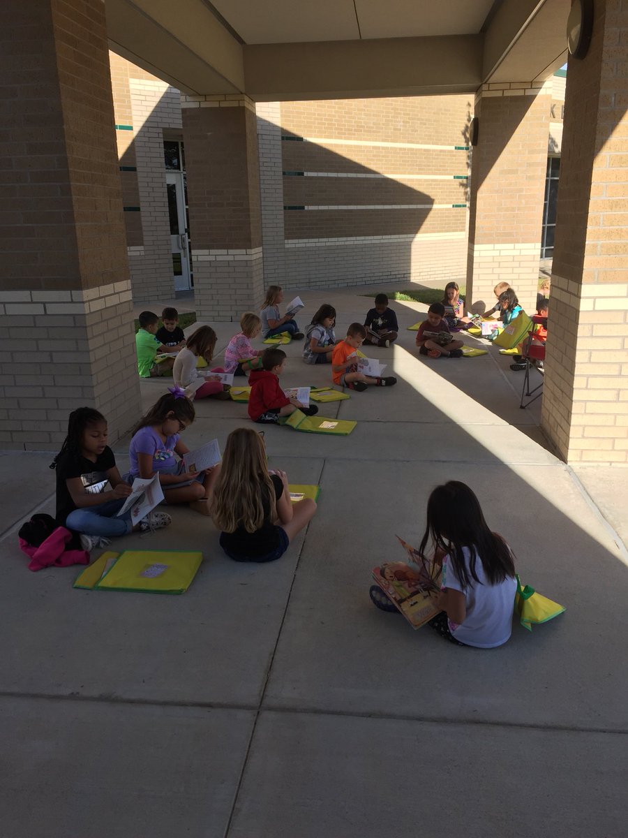 KinderMrsWhite's tweet image. Being removed from your room for technology work in your ceiling isn’t so bad! @BlackBearkats #bearkatbest #beautifulout