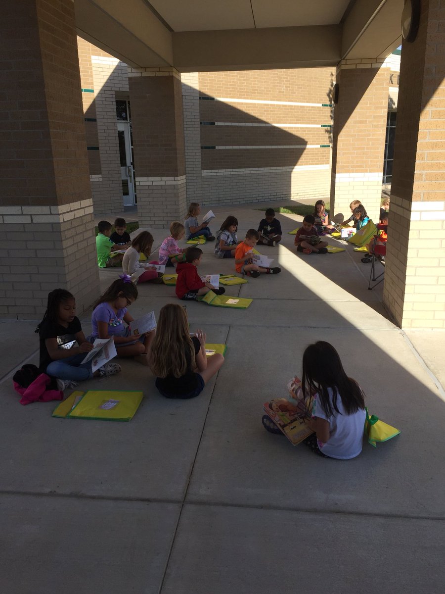 KinderMrsWhite's tweet image. Being removed from your room for technology work in your ceiling isn’t so bad! @BlackBearkats #bearkatbest #beautifulout