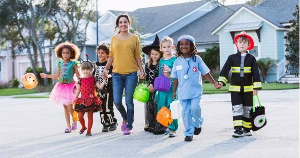 evaldi_monkey's tweet photo. RT @VisitElPasoTX Best Places to Trick-or-Treat in 2017:  El Paso Ranks 5th! ... - https://t.co/1lcL5NZe36 https://t.co/hVOvjcSwSw