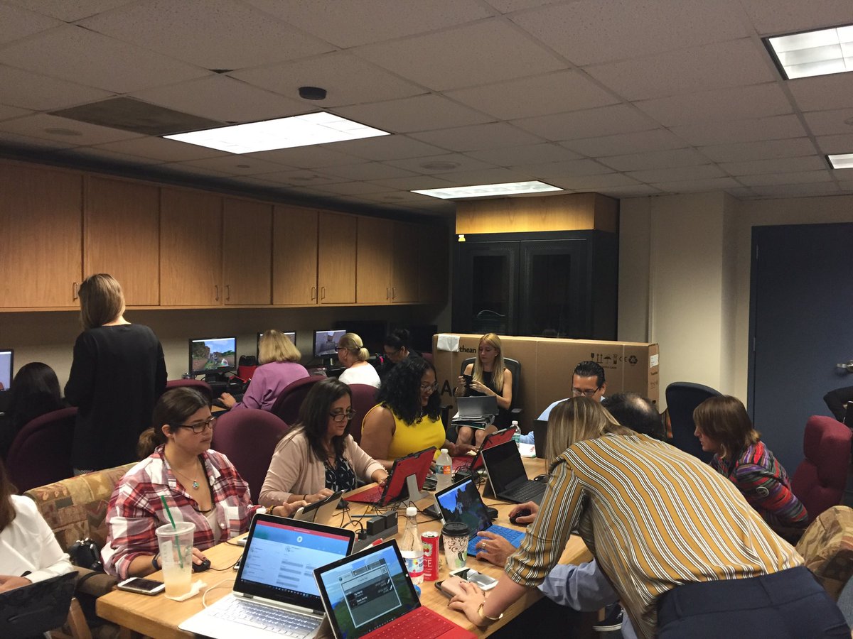 EuclidEdTech's tweet photo. Receiving training in @Minecraft education. This. Is. Awesome. 👏 #gamification https://t.co/UqXN1IlPPf