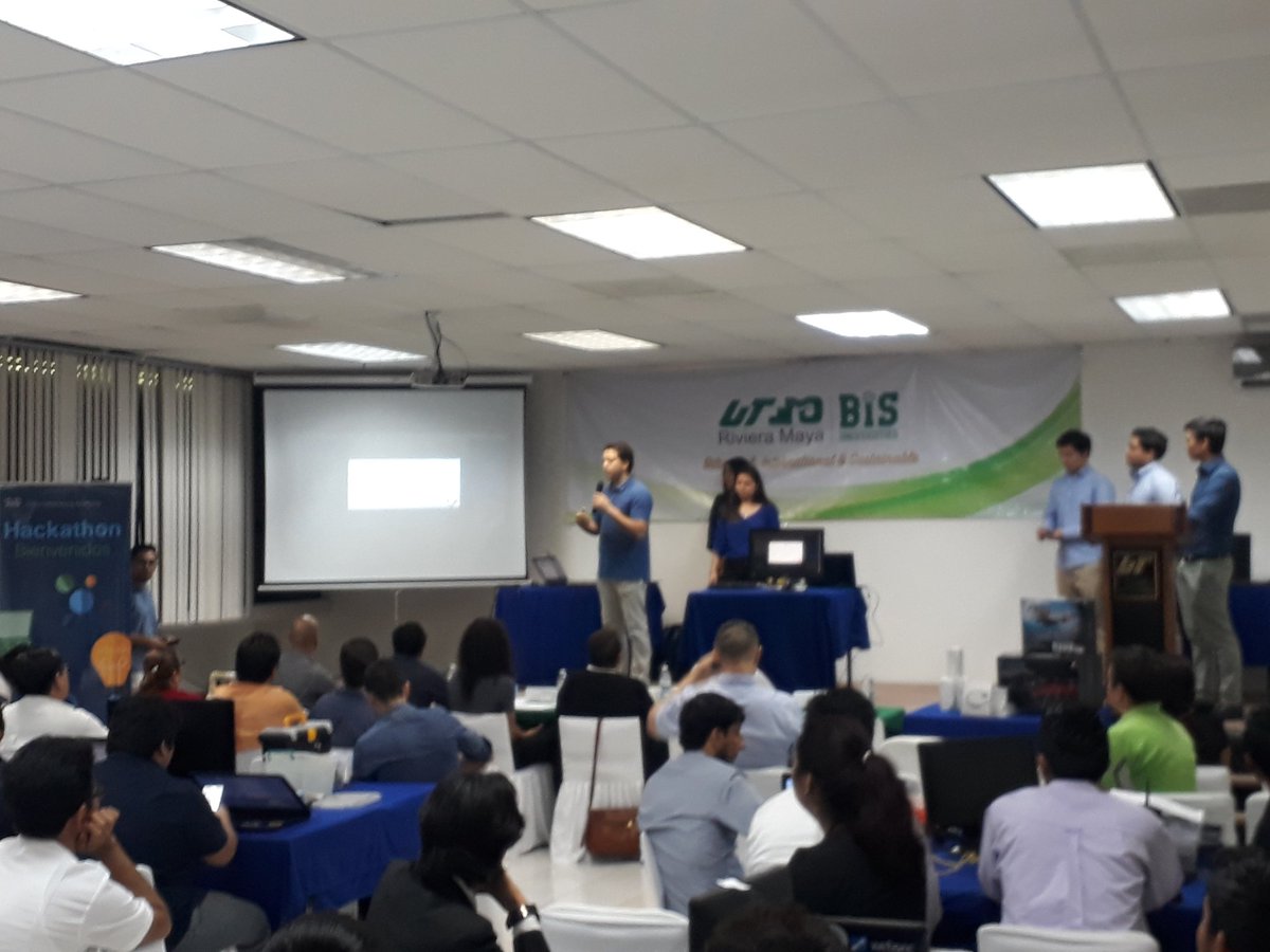 arlinchc's tweet photo. Fase final #HackatonUTRM evaluación  ante jueces @UT_RivieraMaya @jaimeaglez https://t.co/eaRhcem9uS