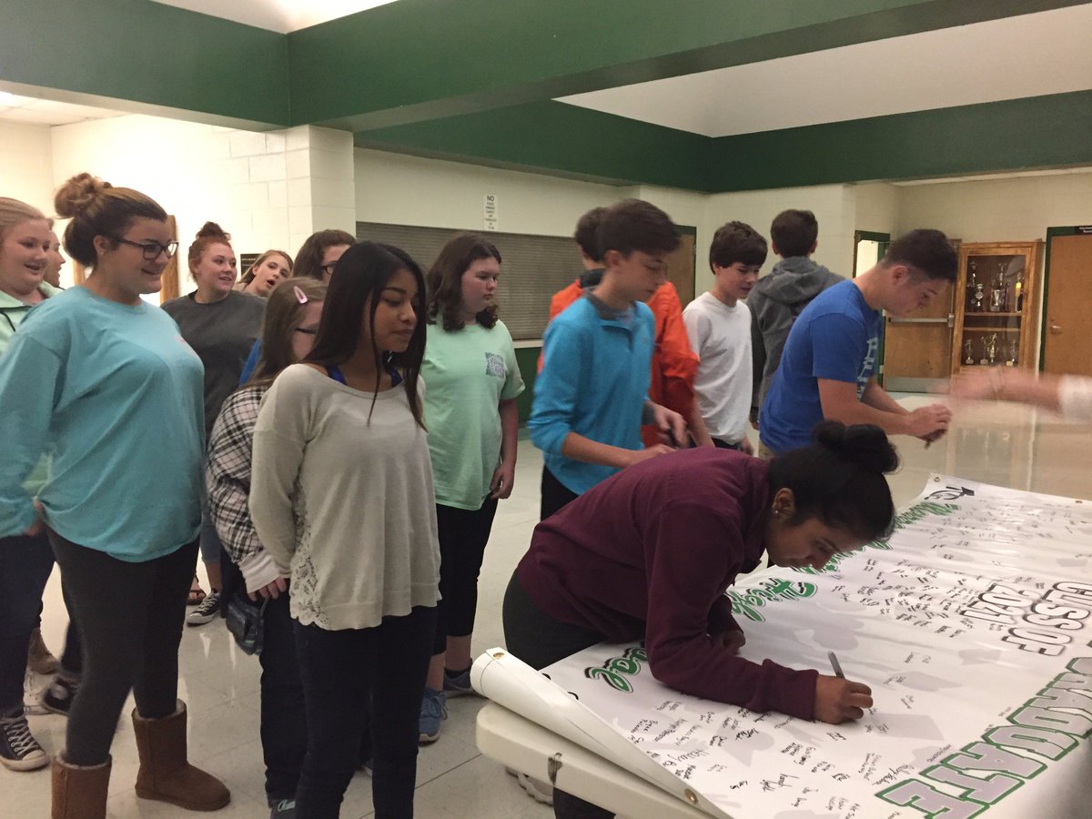AndreaMorrow78's tweet photo. MCHS 9th grade C2G Ceremony, banner signing w/Jostens #commit2graduate @MCHS_Indians @counselorsmchs @Jostens https://t.co/rdiCMoIYJd