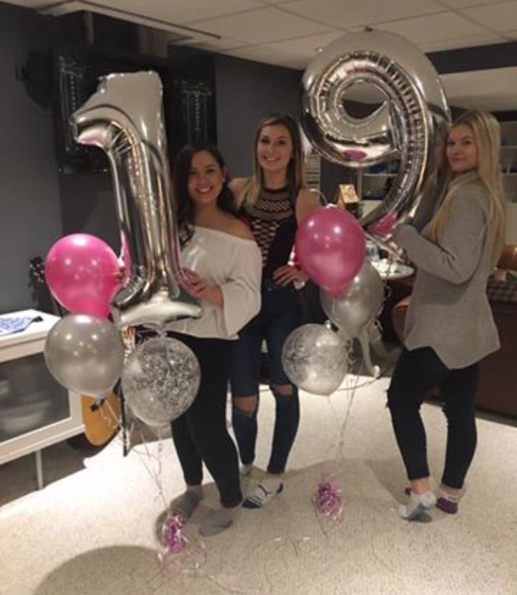 ItsLaurenBell's tweet photo. Happiest of bdays to my lewy, you made it to 19 :') 💜🌞 love you sis @dockrillXO https://t.co/lPRxViAsmE