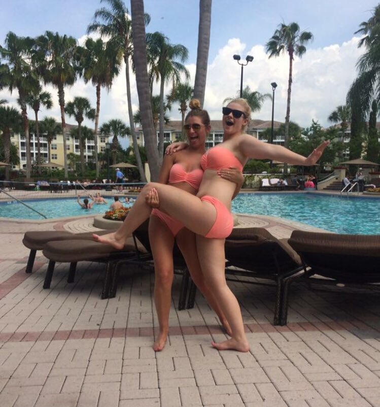 ItsLaurenBell's tweet photo. Happiest of bdays to my lewy, you made it to 19 :') 💜🌞 love you sis @dockrillXO https://t.co/lPRxViAsmE