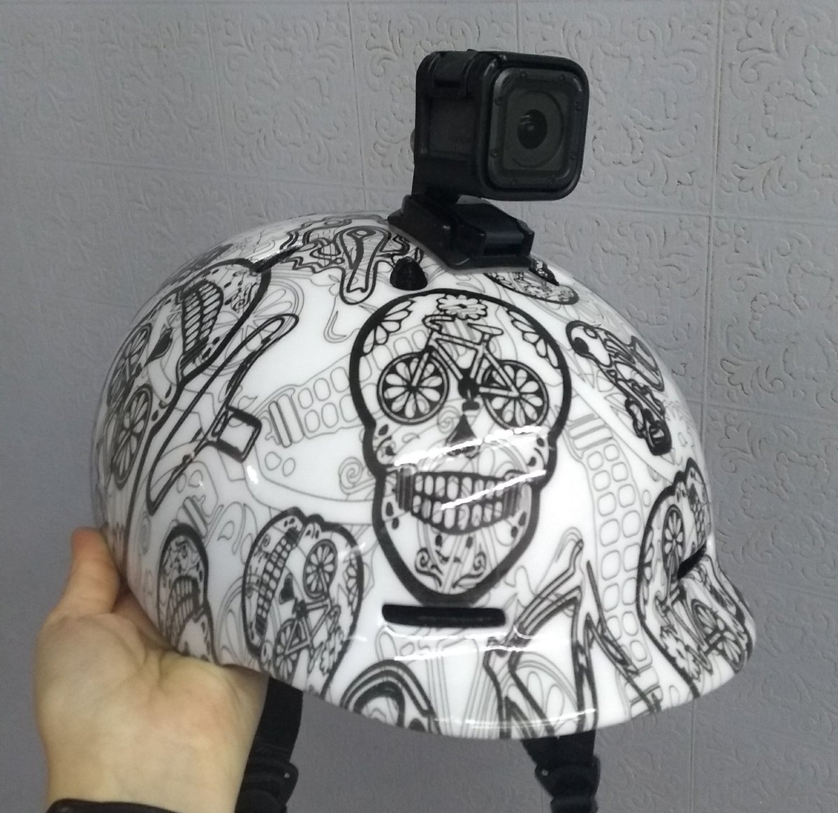 calaveritabike's tweet image. Para los que creen que grabamos con celular... pues No!... Nuevo casco oficial CalaveritaBike con su #goprosession @GoProMX @ShroomHelmets