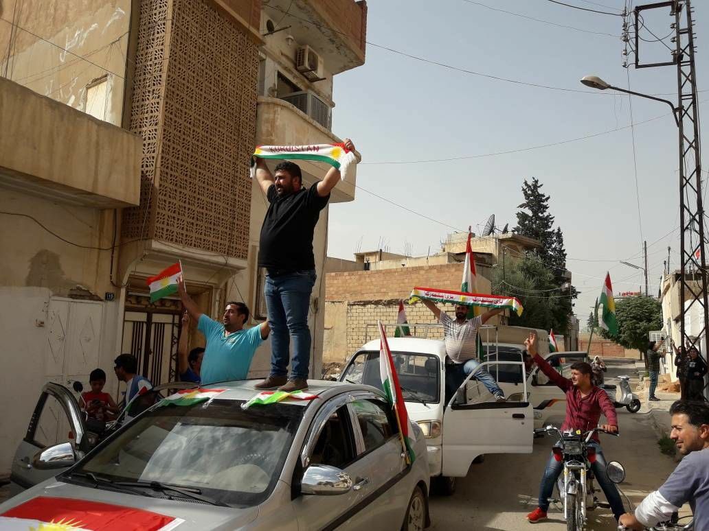 rojava_jiyan's tweet photo. 🔴#BREAKING
Asayish #PYD arrests dozens of #Kurds of #Qamishlo who r celebrating the withdrawal of Iraqi gangs from #Kirkuk &amp; #Khanaqin

#SDF https://t.co/6ksV3y6iAb