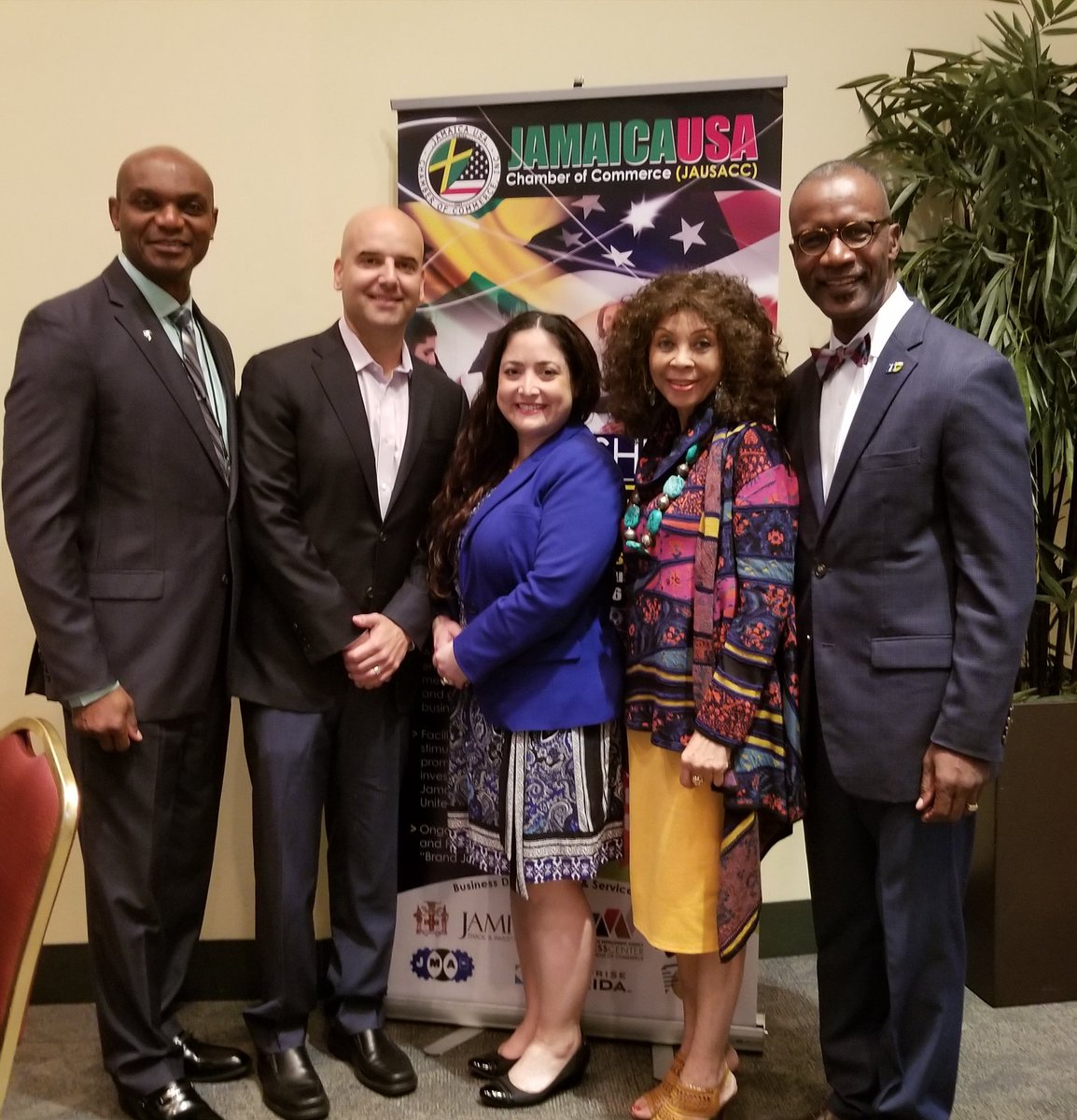 DiazTradeLaw's tweet photo. Loved the great crowd at the 35th annual #MedWeek @FIU! #DOC #MinorityBusiness #HowtoImport #Top10Tips #ImportExpert https://t.co/TJy7O7YjlP