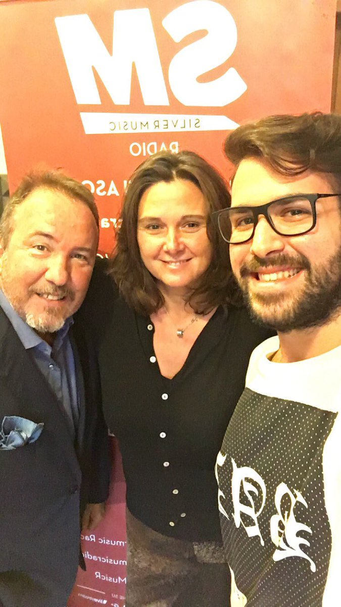Alle 17 #OnAir #LeNuoveMamme <a href="/Lenuovemamme/">lenuovemamme.it</a> con <a href="/monicangl/">MonicaNgl</a> <a href="/DavideCiso/">Davide Cisini</a> e ospite <a href="/Facciadacibo/">Facciadacibo.it</a> 
#SMradio #StreetRadio