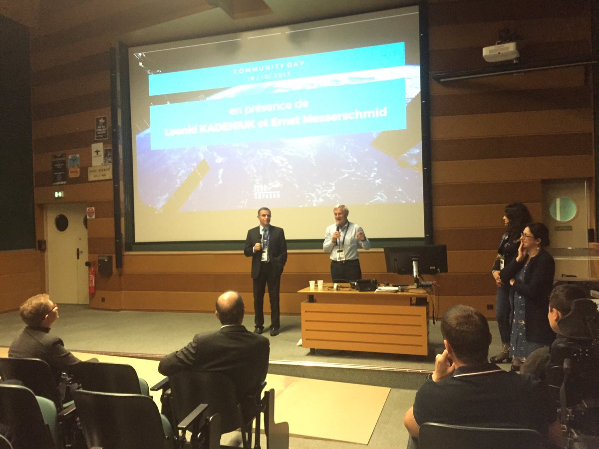 Many interactions between Ernst Messerschmid, Leonid Kadeniuk and ISAE-SUPAERO students 👨🏻‍🎓👩🏻‍🎓🚀 #ASE30