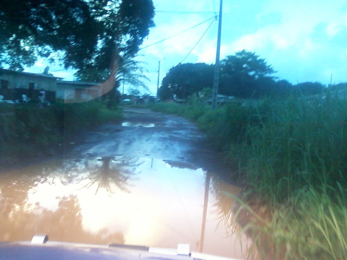 #GABON UN PAYS RICHE nous vivons dans la misère depuis 50ans avec une famille qui ne fout rien  <a href="/EmmanuelMacron/">Emmanuel Macron</a> dégager ali du Gabon .