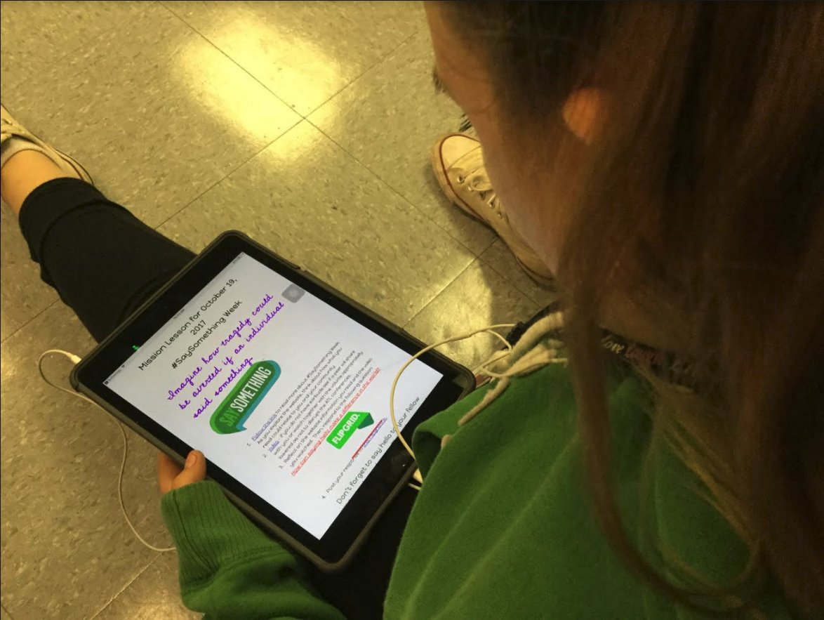 MrMarkGarner's tweet image. Ss used Hyperdocs to #SaySomething during today's #LMSMissionLesson!  Hyperdocs are awesome, thank you @iveyfhomer! #LMSWild