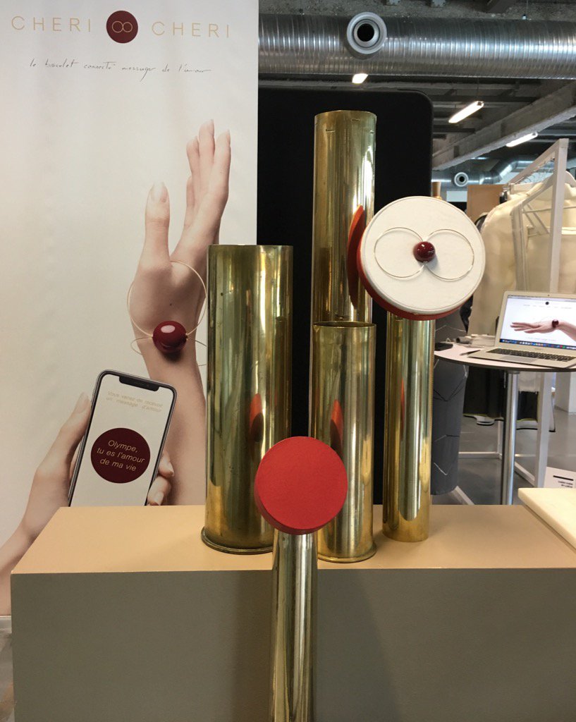 Chéri Chéri mon bijou connecté message  d'amour #Citedelamodeetdudesign #FashionTech Expo. ❤️chericheri.fr