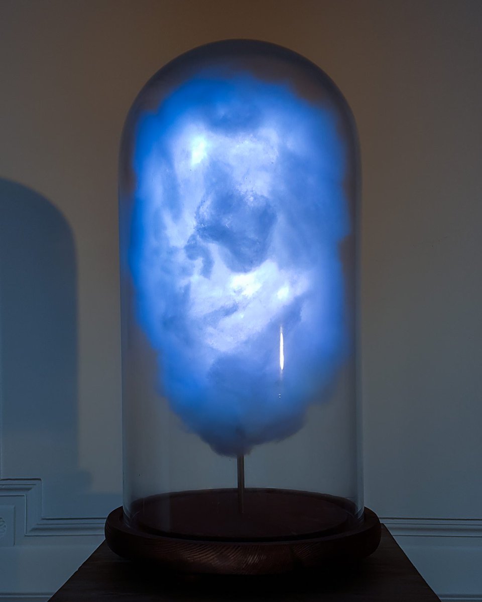 journaldesign's tweet photo. Political Lamp de Parse/Error, lampe nuage qui déclenche un orage à chaque tweet de Donald Trump ! https://t.co/axvTg7BBNP https://t.co/B692oQfXaE