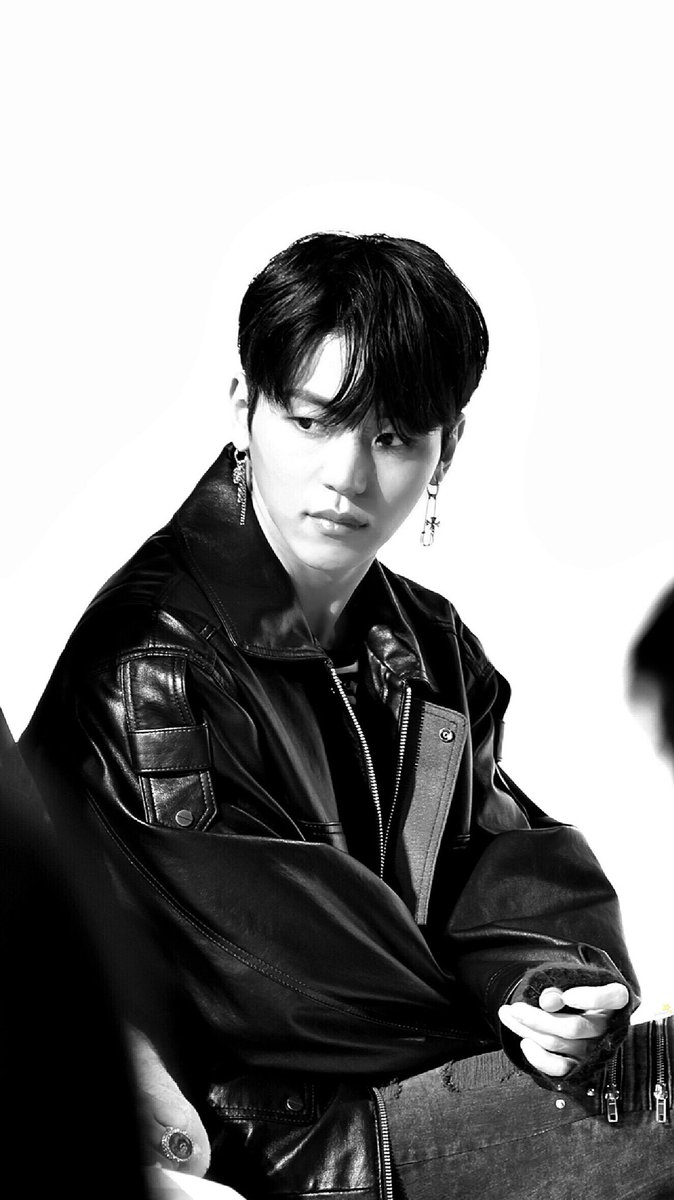 j__0913022's tweet photo. [171018]HISEOUL FASHION SHOW 
  18S/S TERIAT💙인수

       ✨❤️✨ @k10208888 ♣️👀

#마이네임 #insoo #테리엇 
#myname #인수 #TERIAT 
#하이서울패션쇼 #インス https://t.co/YecuF4eU7s