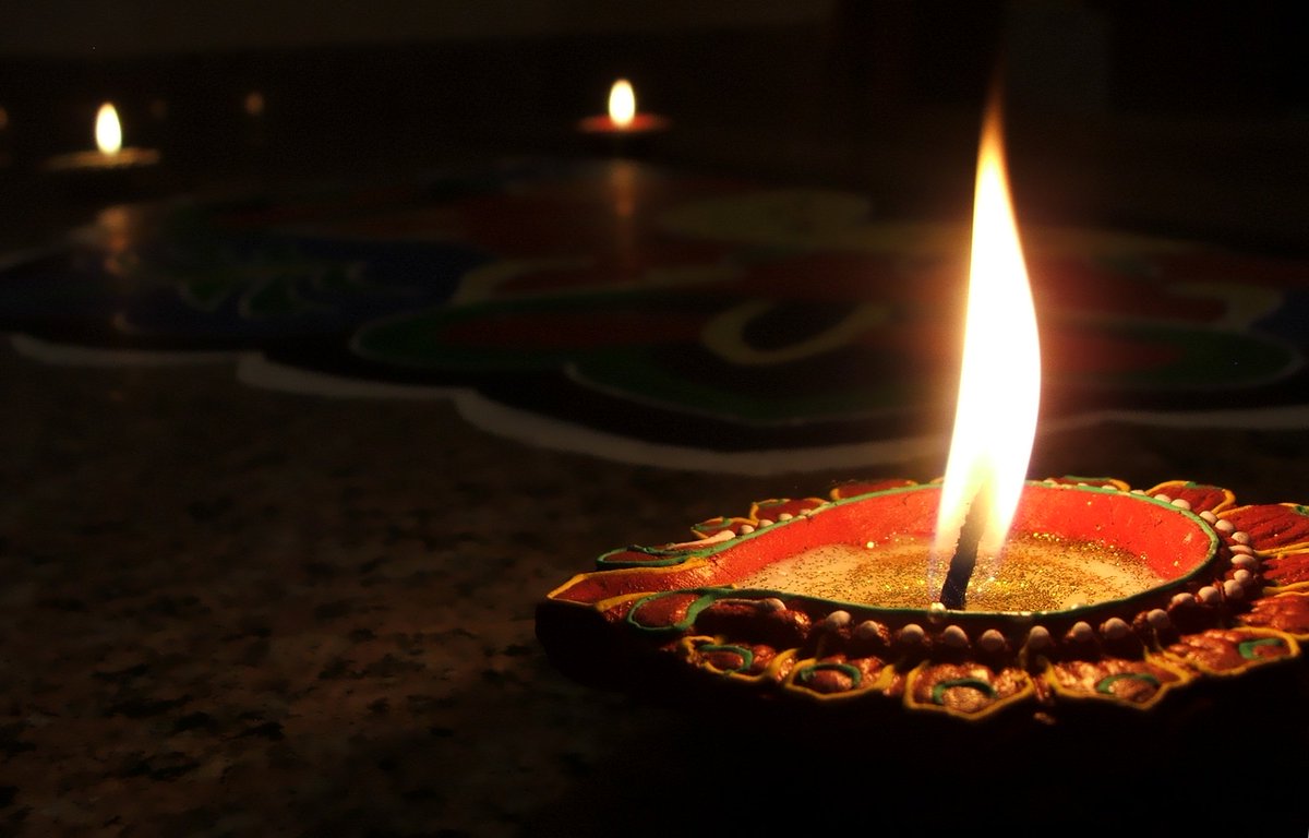 SurreyRCMP's tweet photo. Good over evil, light over darkness – a very happy Diwali, festival of lights. https://t.co/i6teh6d0Vu