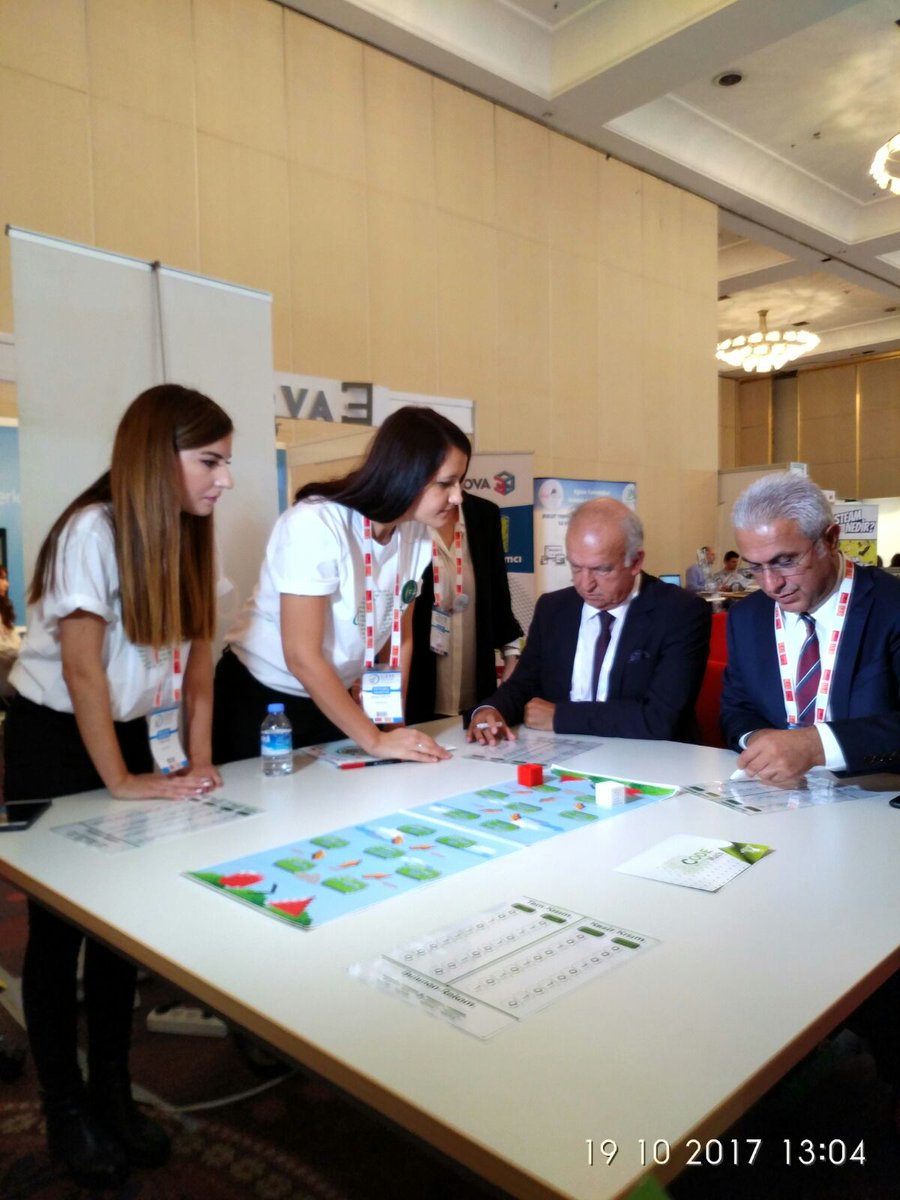 93Mrv93's tweet image. @AliRizaLule ye #codemath etkinliklerimizi tanıttık. #GESSTurkey #gess2017 #dogatech