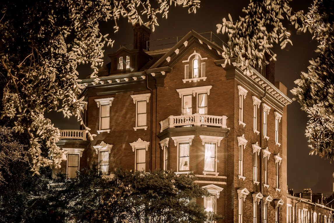 VisitSavannah's tweet photo. .@travelchannel says #Savannah is one of the most haunted cities to spend a weekend! https://t.co/uYaFVZKaWC https://t.co/2hp31kwIpx
