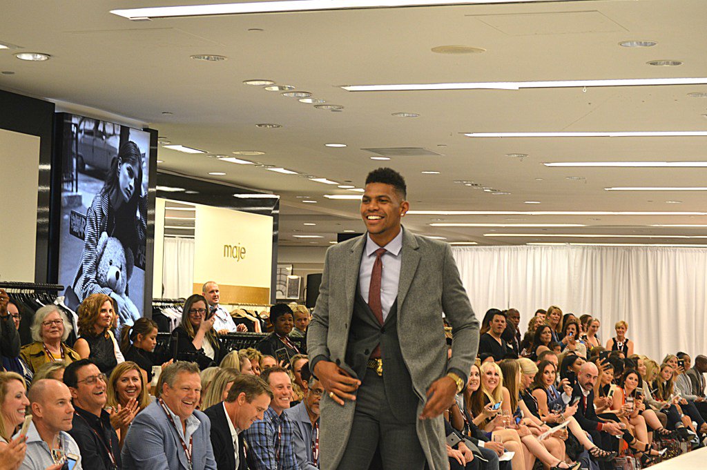 Sharonnnn4's tweet photo. Photos/article on #redskinsrunway @RedskinsCR @Bloomingdales #Tysons 
https://t.co/GRSndnxfIt @LoudounTribune #HTTR https://t.co/9Ts3TkiM44