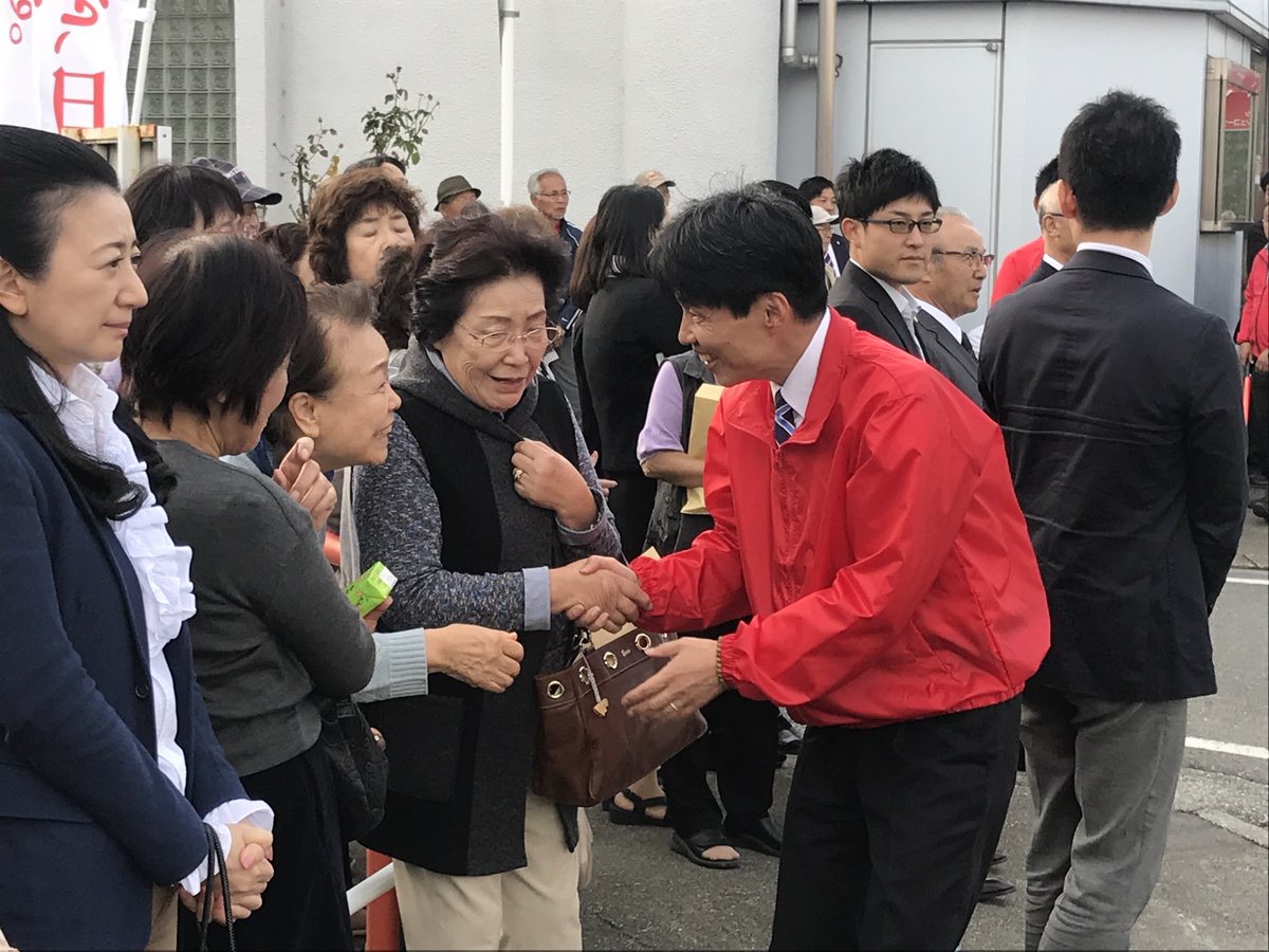 山本一太 On Twitter 昨日 今日と続けて 群馬４区 へ 公務で東京を離れられない 福田達夫 候補 防衛大臣政務官 の代理として高崎市内と藤岡市内で街頭演説 遊説カーでマイクを握り 雨の中で声を振り絞って支持を訴え 集まってくれた方々とも握手を交わした