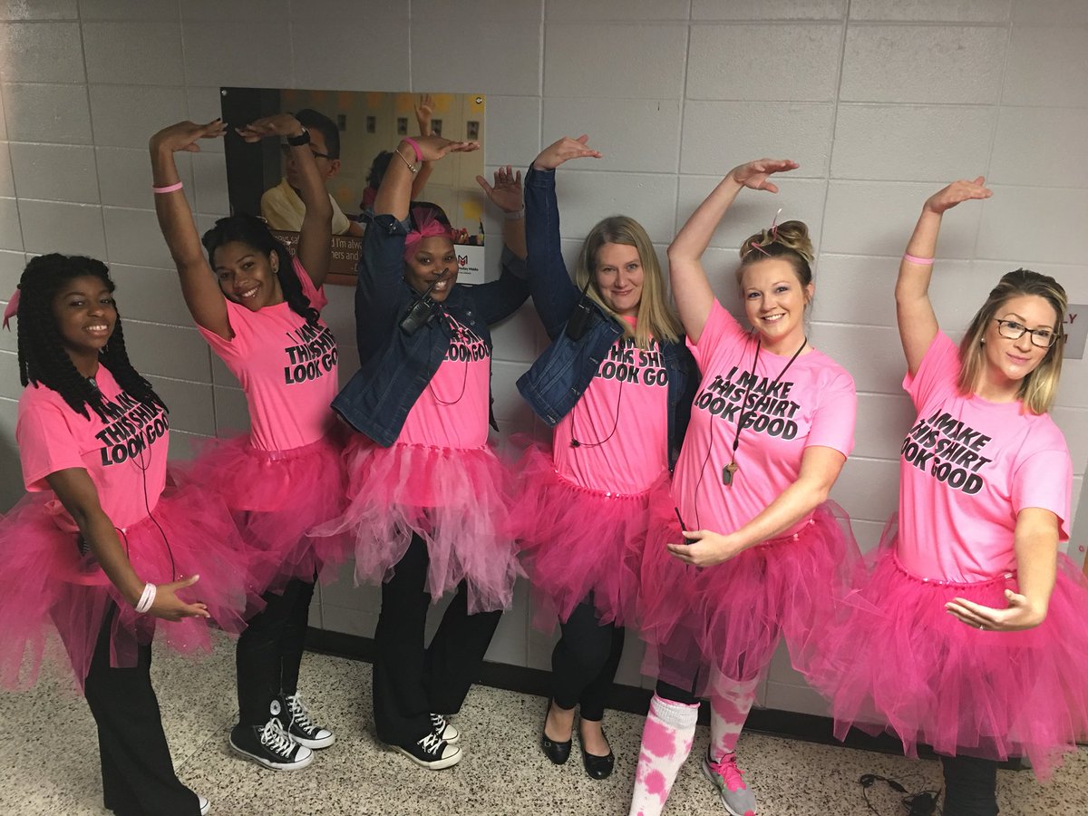tmckie29MM's tweet photo. Pink out at Hadley with the 7th grade team @hadleymiddle #wearehadley #BreastCancerAwareness https://t.co/rqO20HEzKL
