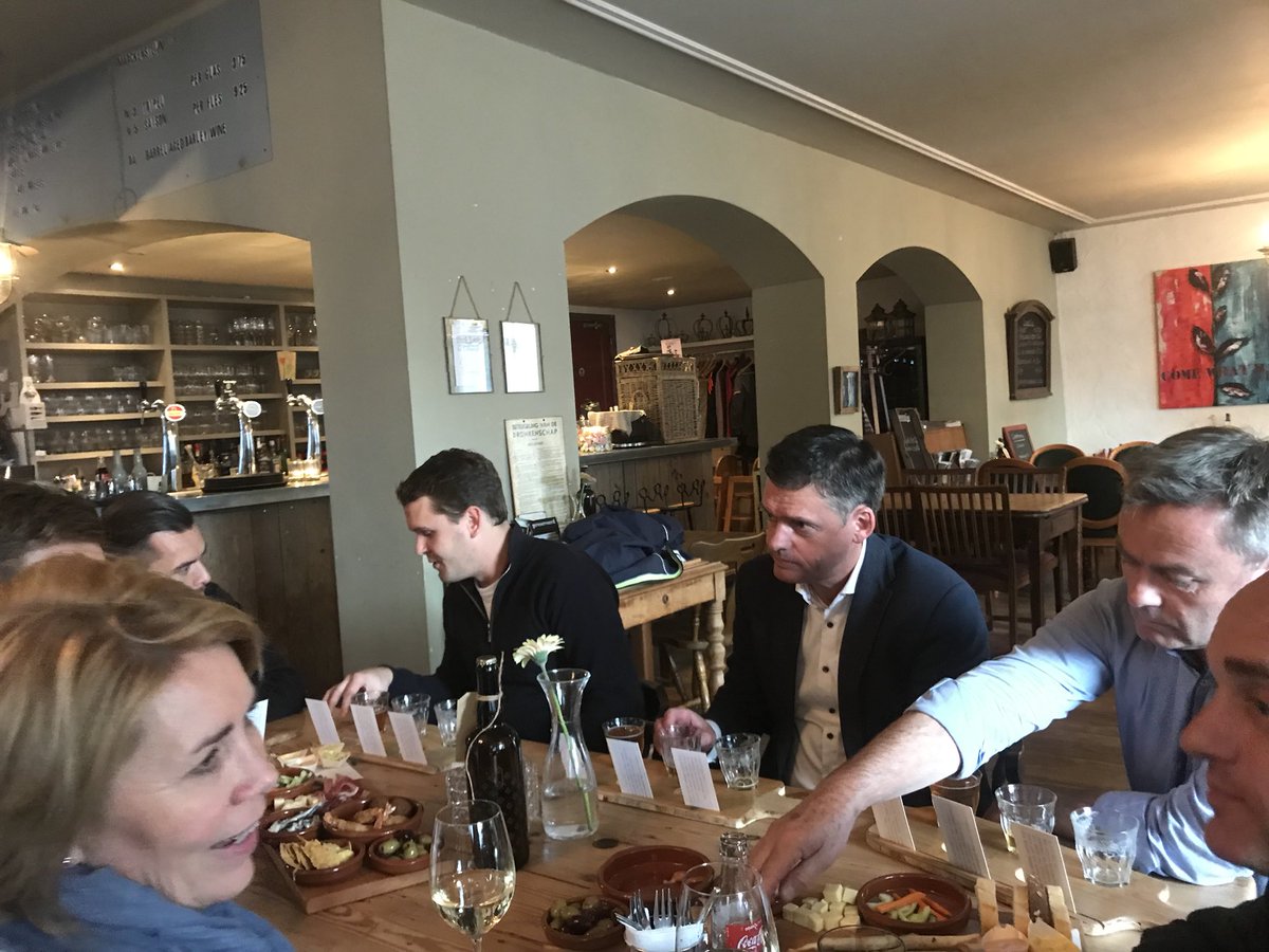 ZVL_Plein's tweet photo. Teambuilding met exposanten @ContactaNL. Leuk! https://t.co/fVatJaolYh