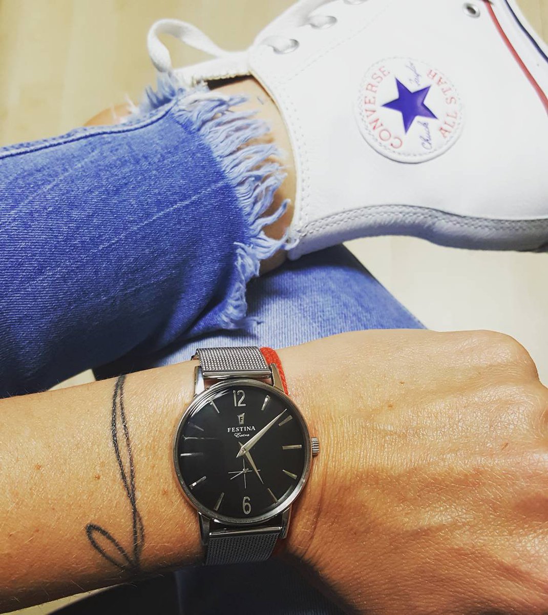FestinaEs's tweet photo. Combinar tu reloj de la #FestinaExtraCollection con tus accesorios más actuales para conseguir un look con un toque vintage 🔝🔝 📸: IG https://t.co/7QCK0FxFj0