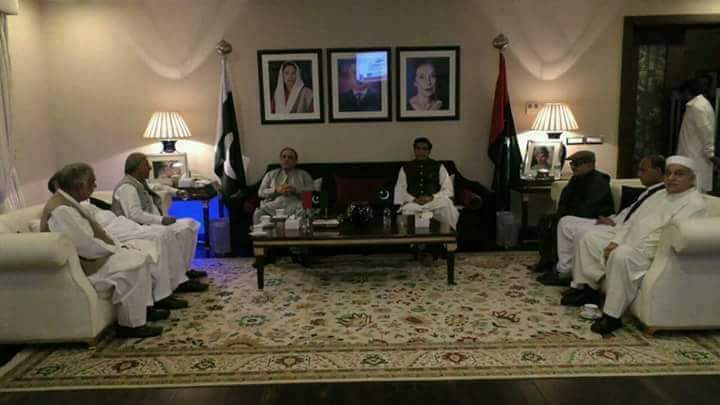 din_ppp's tweet photo. آصف زرداری سے پیر آف تونسہ شریف خواجہ عطاءاللہ تونسوی سوات سے ن لیگ کے رہنما دوست محمد خان  اور روحیل امین کے سے ملاقات پیپلزپارٹی میں شامل https://t.co/X4EufGVMQ5