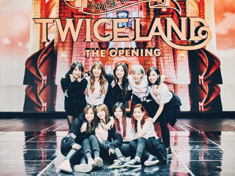 misayeon's tweet photo. We began the story, turned to page two, went on a twicecoaster, sent out signals, and now we're coming back to twicetagram. #2YearsWithTwice https://t.co/7QZvKL0IPV