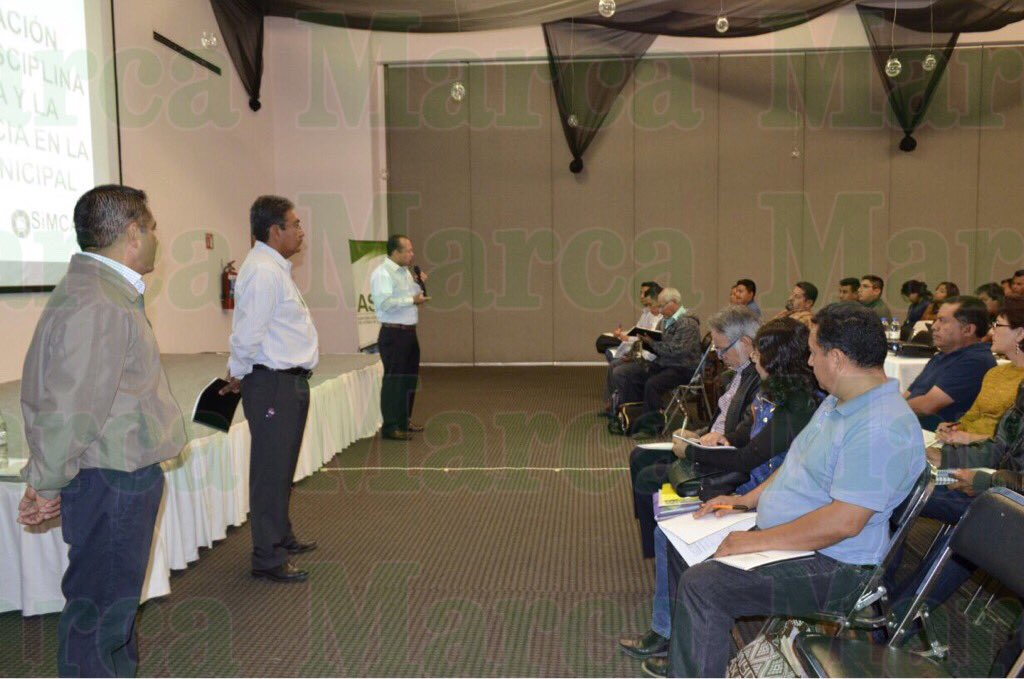 DiarioMarcaOax's tweet photo. Imparte Jaime Ramón Luria de la @Oaxaca_ASE curso de capacitación sobre armonización contable para ediles de la #Mixteca Fotos @octaviogc_ | https://t.co/U3kKHW7gdy