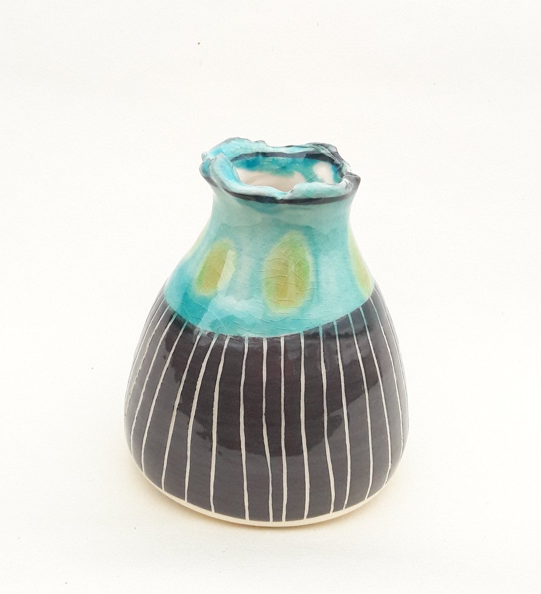goldenbirdie's tweet photo. It's #POTOFTHEWEEK and this week it's a cutie pie of a bud vase. Pm for deetsπ https://t.co/9IfkyJXuwy
