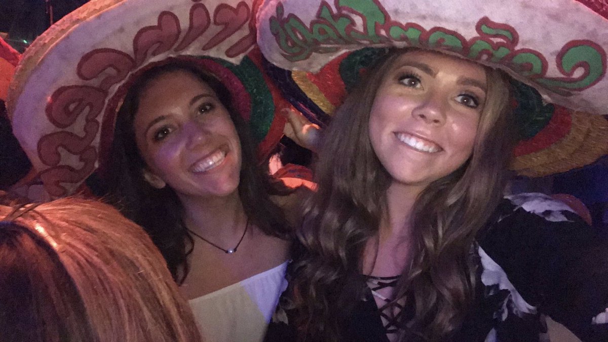 Benson_Aisling's tweet photo. Happy Birthday to my bestie @Megkassay Thanks for being you and ilysm💕 https://t.co/HfPBUlU2Vp