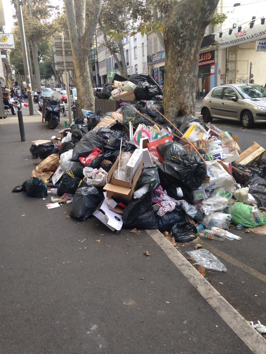 dirtymarseille's tweet photo. #Marseille @Min_Ecologie @N_Hulot @EPhilippePM @EmmanuelMacron @gouvernementFR @marseille #DirtyCity #France https://t.co/UpwIkma1X7