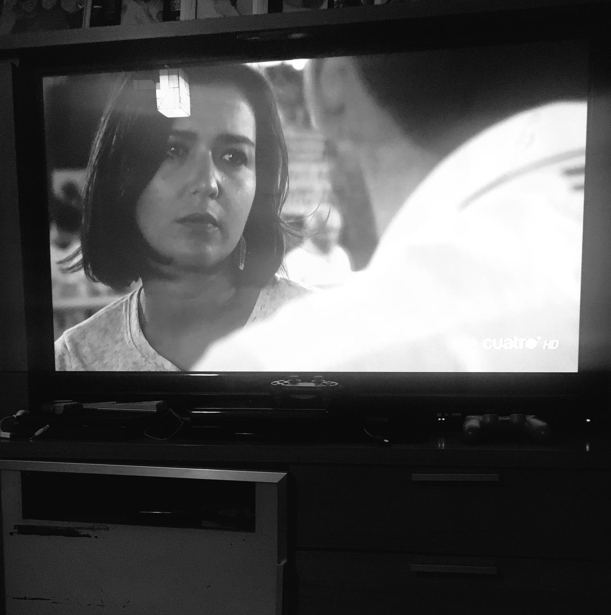 oscaryvictor's tweet photo. Viendo a mi amiga @_aleandrade_ #FueradeCobertura grande como siempre https://t.co/Rdwp2A4iDF