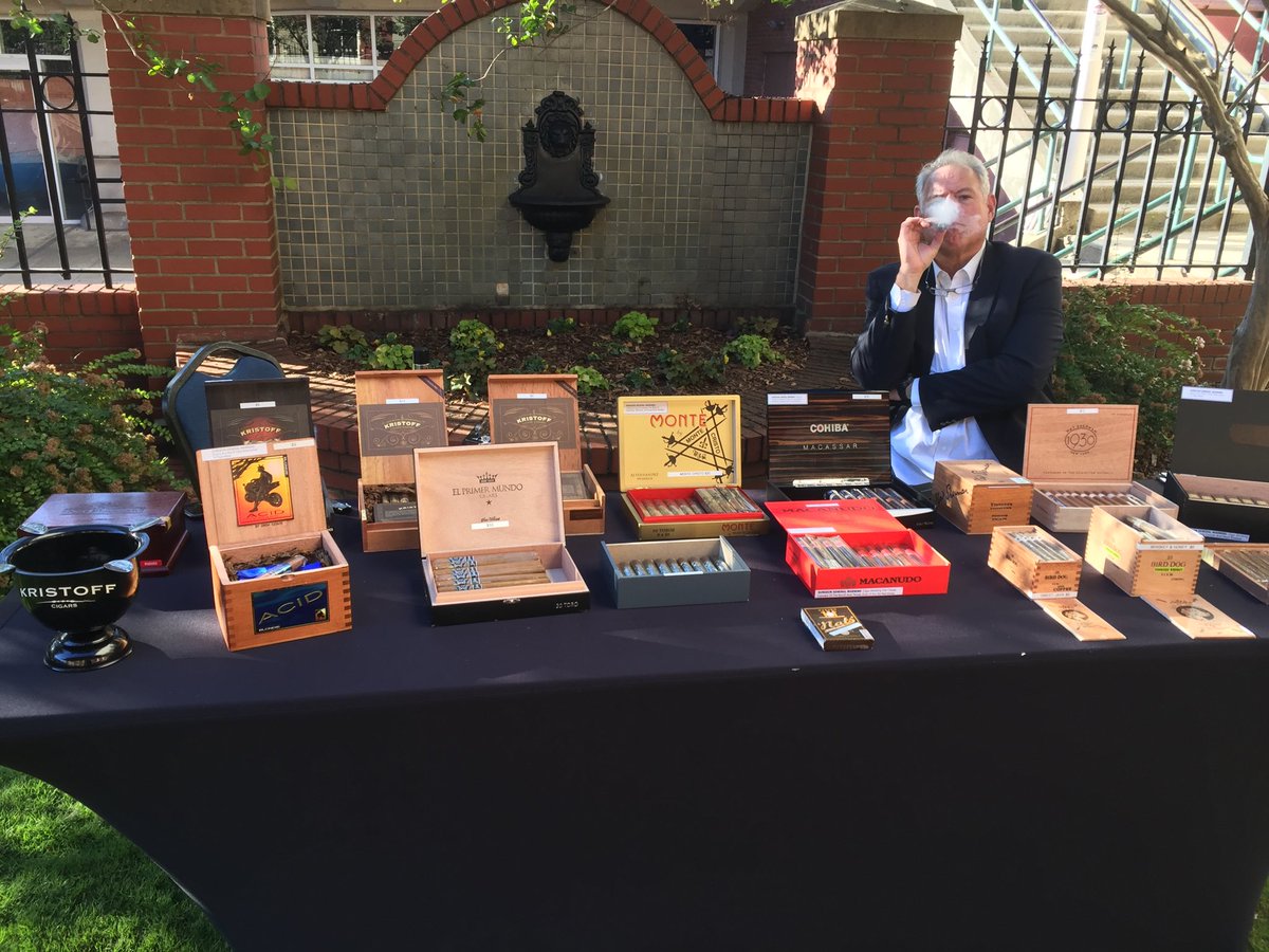 mobilecigarstn's tweet photo. Showing my wares at a party. Beautiful night. Private. Destination unknown, but all the great cigars we carry. Hopefully a great time! https://t.co/y8HCoWwmSD