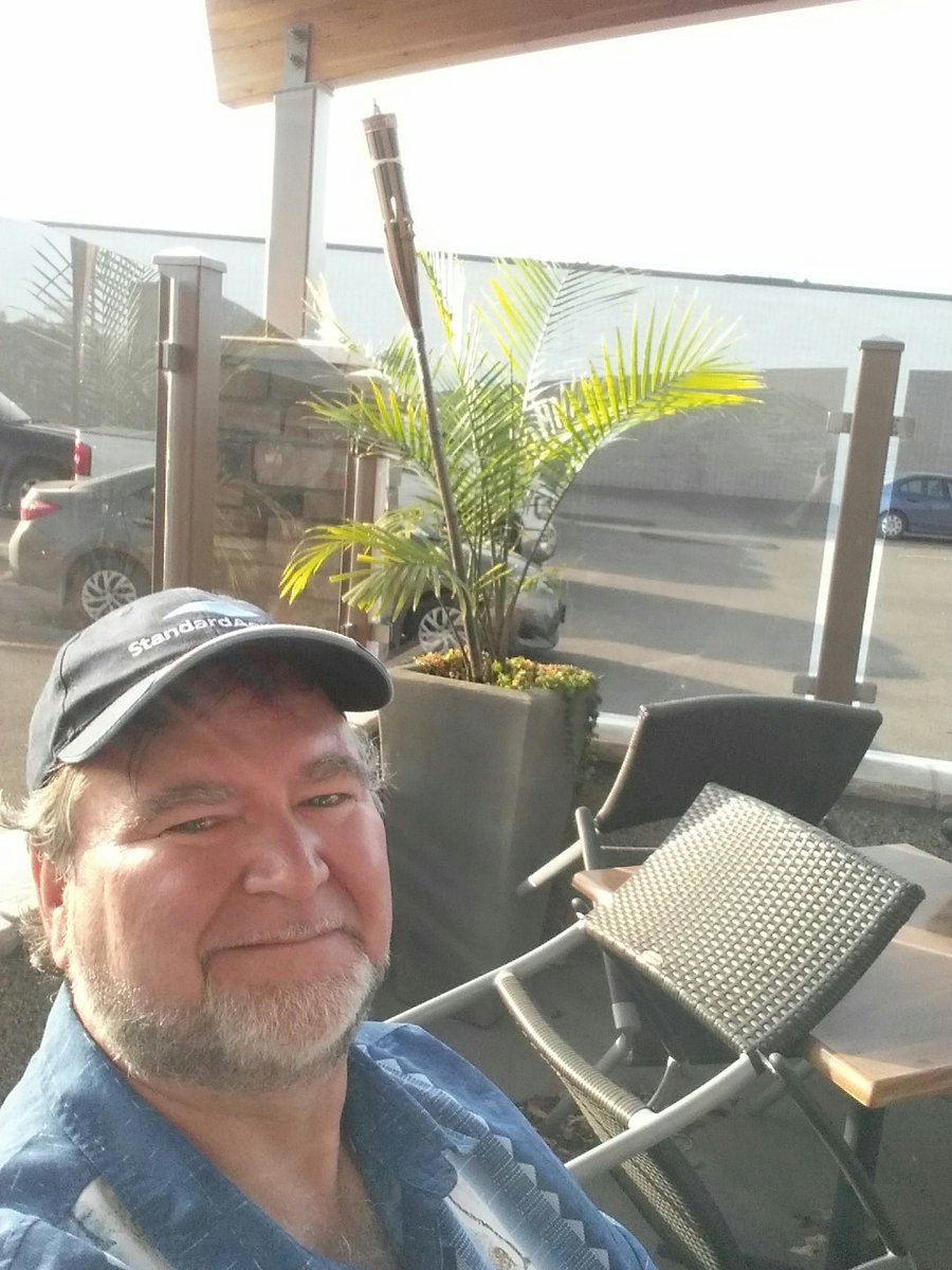 HBretonne's tweet photo. Beer and wings on the patio on the 3rd week of October in Winterpeg, pretty much as good as it gets! https://t.co/8NoVQRGy6G