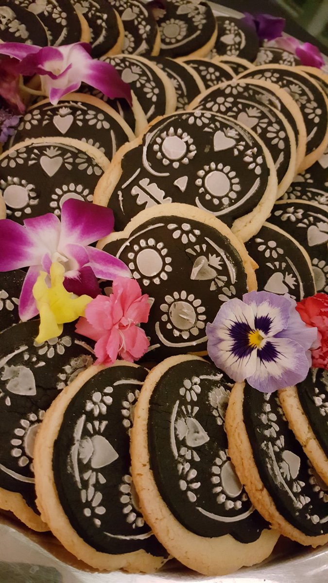 Brenda_Probasco's tweet photo. Themes for fall parties can b ho-hum, but not when it's Day of the Dead! https://t.co/KxBAt7YpX2