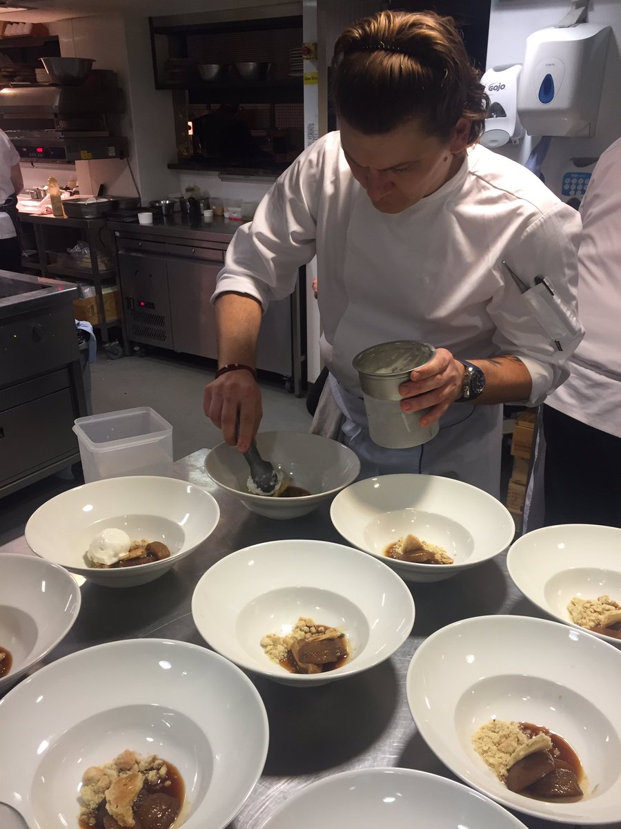 sidclarkuk's tweet photo. @2850Restaurant @LeCordonBleuLDN and to finish Calvados caramel apples, sheep milk ice cream. https://t.co/bJKBwNVLcX