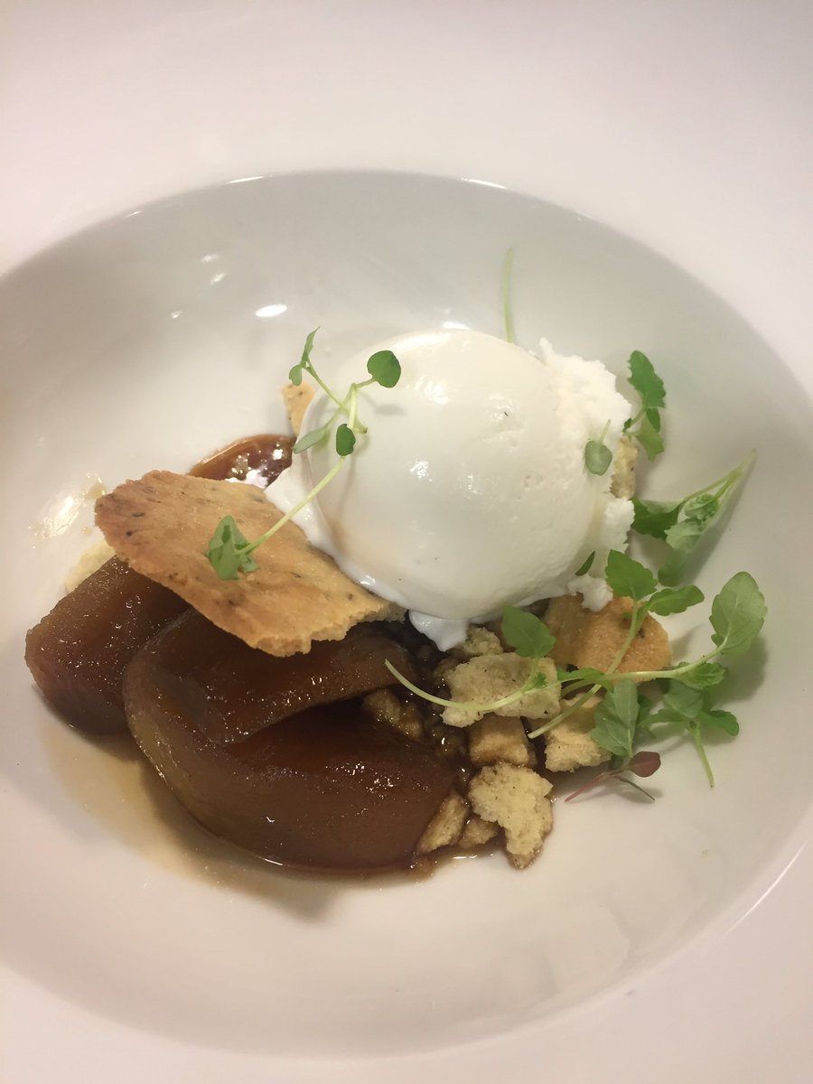 sidclarkuk's tweet photo. @2850Restaurant @LeCordonBleuLDN and to finish Calvados caramel apples, sheep milk ice cream. https://t.co/bJKBwNVLcX